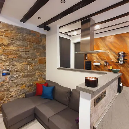 Joseph House - Boutique Apartment - Centro Trieste - Design Moderno - Smart Home Apartment